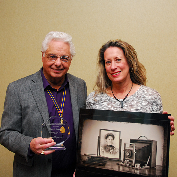 Frank Dispensa presents Sherrie Fryxell with the Print of the Year 2015 Award